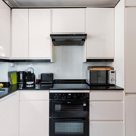 Weybridge - 2 Bed - Parking Apartment Екстериор снимка