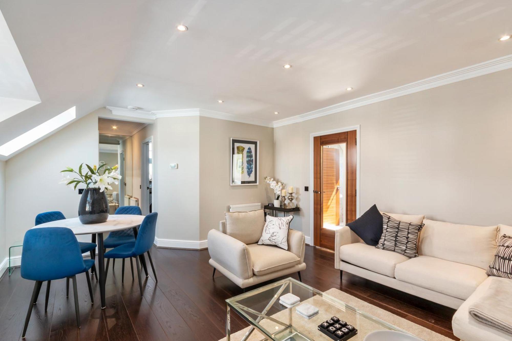 Weybridge - 2 Bed - Parking Apartment Екстериор снимка