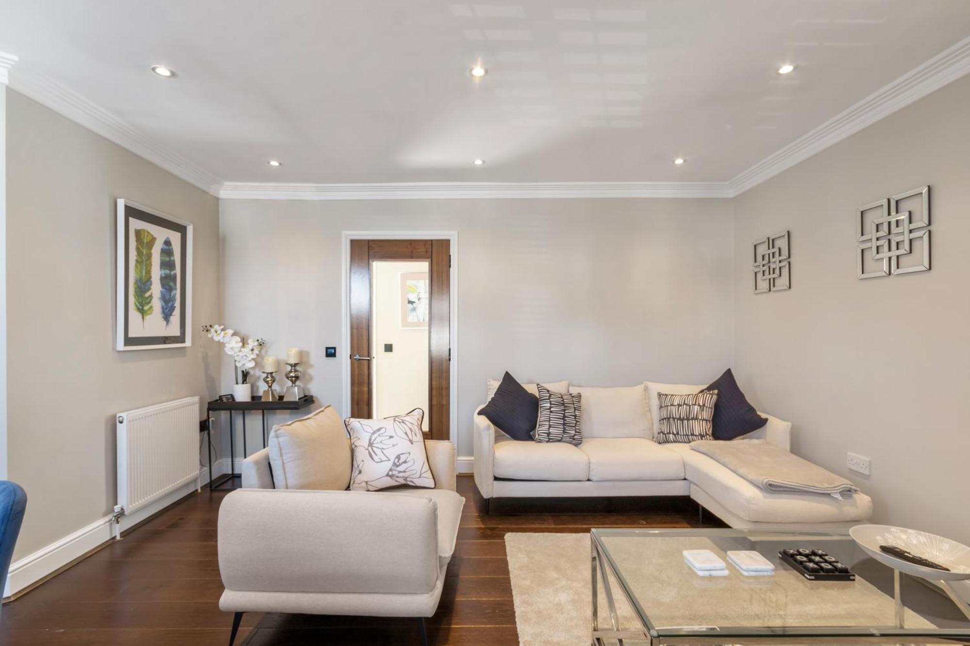 Weybridge - 2 Bed - Parking Apartment Екстериор снимка